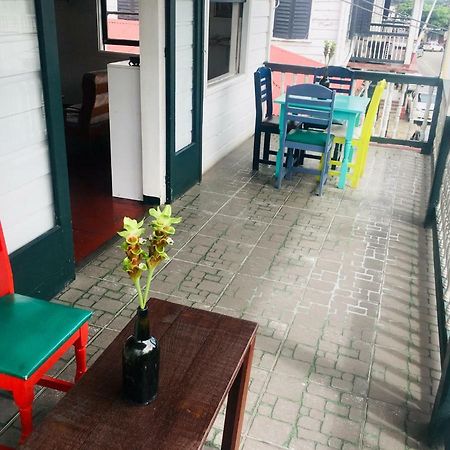 Guesthouse De Kleine Historie 帕拉马里博 外观 照片
