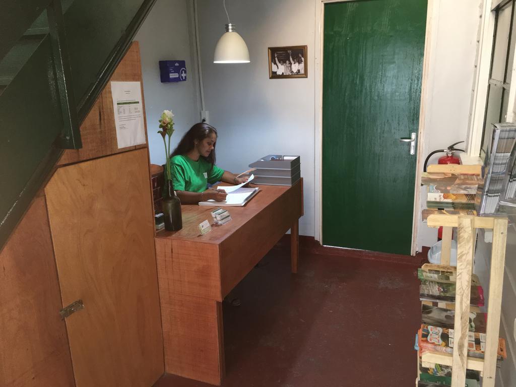 Guesthouse De Kleine Historie 帕拉马里博 外观 照片