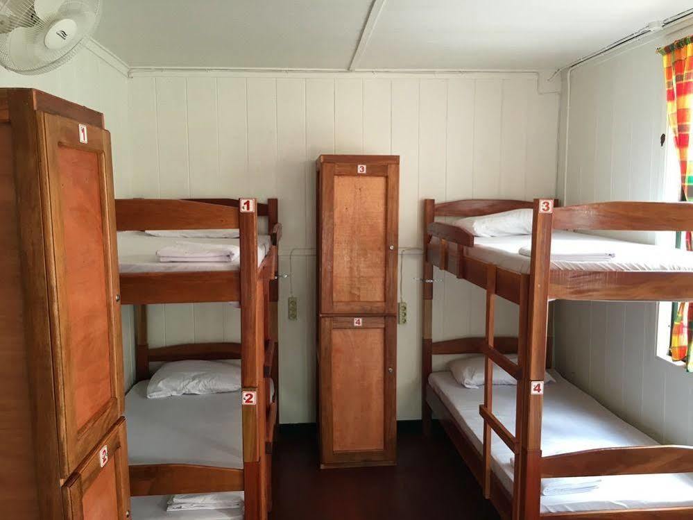 Guesthouse De Kleine Historie 帕拉马里博 外观 照片