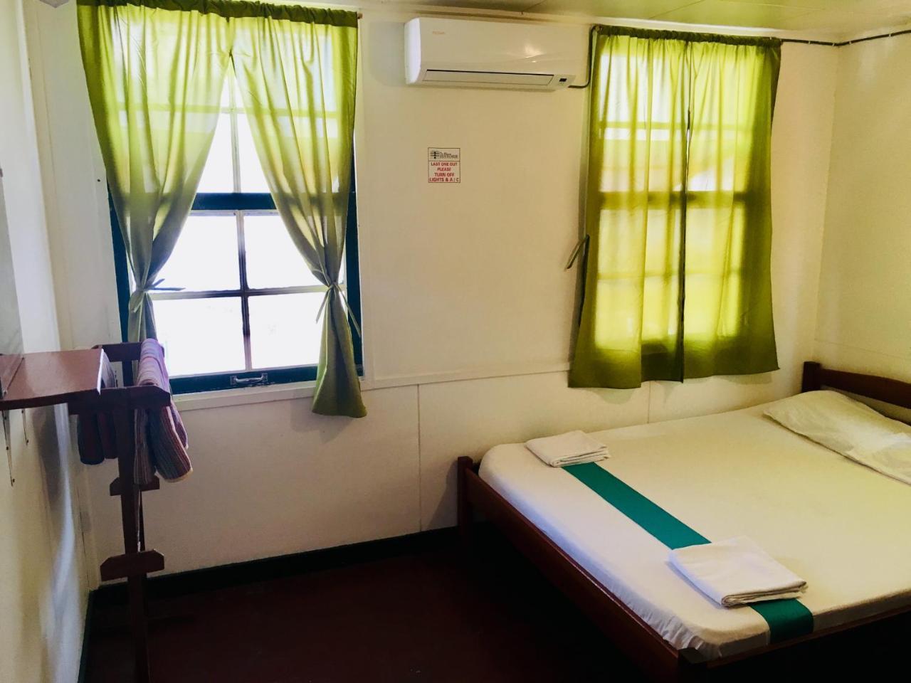 Guesthouse De Kleine Historie 帕拉马里博 外观 照片